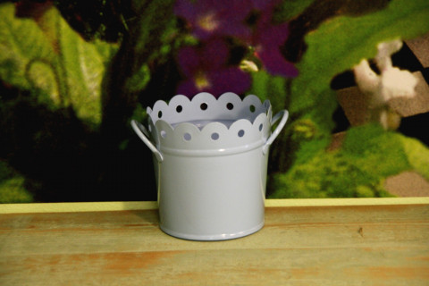 BABY BLUE ENAMEL SCALLOPED PAIL 6X4.75X4.75