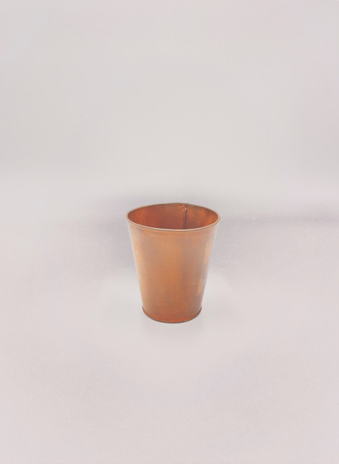 EXTRA SMALL RUSTY BUCKET WITH NO HANDLES