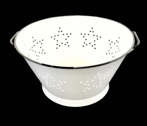 SM WHITE ENAMEL COLANDER W/STAR