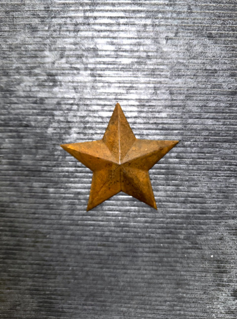 SMALL RUSTY MAGNETIC STAR