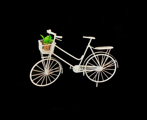 MEDIUM WHITE HAND MADE WIRE BICYCLE WITH BASKET