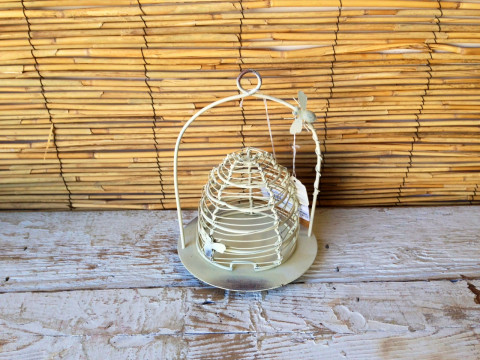 WHT BEEHIVE CANDLE HOLDER 10.5"X7"