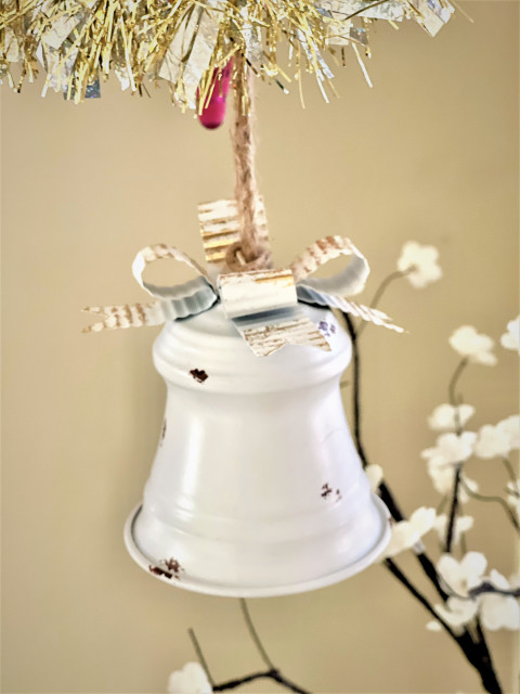 WHITE WASH WITH  BOW AND ROP BELL  5" H X 4" WIDE