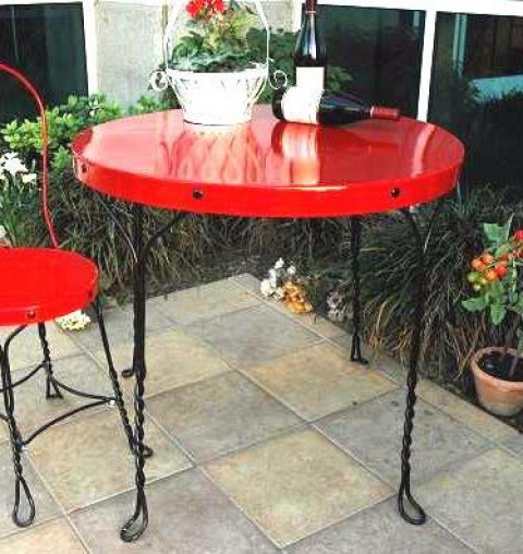 RED ENAMEL ICE CREAM PARLOR TABLE 31"Hx32"ROUND